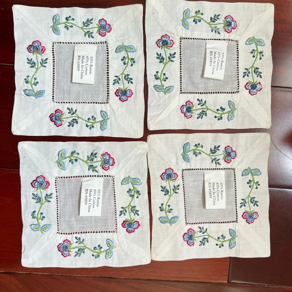 Embroidered Floral Linen Napkins - Set of 4 6”x6”